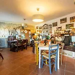بيت للعطل Charming House In With Shared Pool