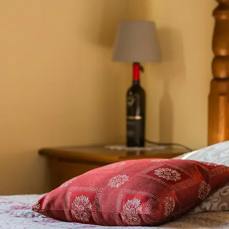 別荘 Charming House In With Shared Pool *