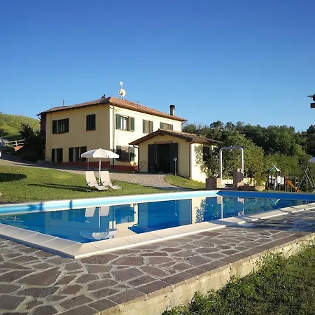Charming House In With Shared Pool Holiday home